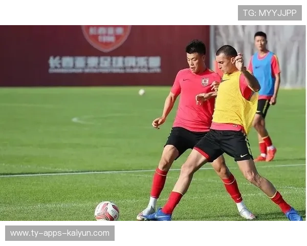 中超长春谭龙冲刺训练更频繁,燃爆赛场的秘密武器! 中超长春谭龙冲刺训练更频繁,燃爆赛场的秘密武器!