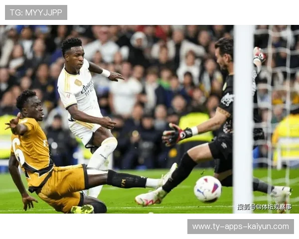 成都蓉城一脚挑传让禁区完全失衡