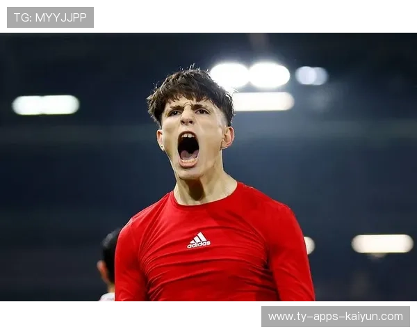 曼联长传精准落点,加纳乔胸停转身劲射入网 曼联长传精准落点,加纳乔胸停转身劲射入网