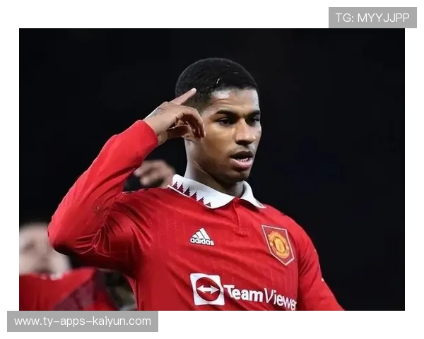 曼联中路推进突破连续成功，拉什福德劲射滑门而过