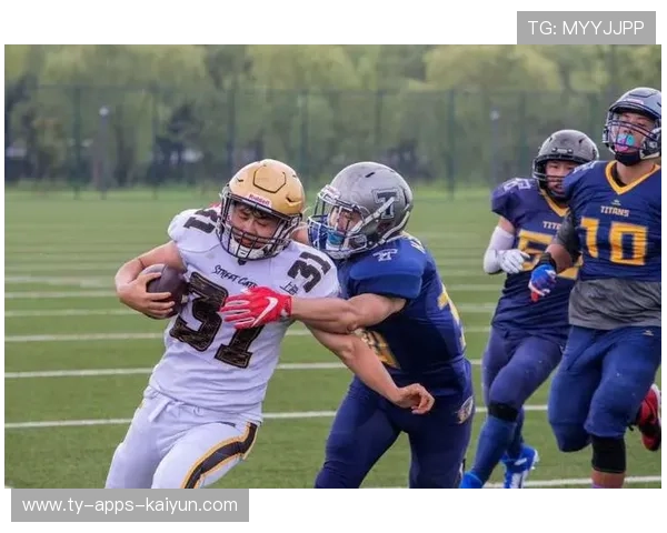 橄榄球传球长线穿透防线，致胜关键就在这一招