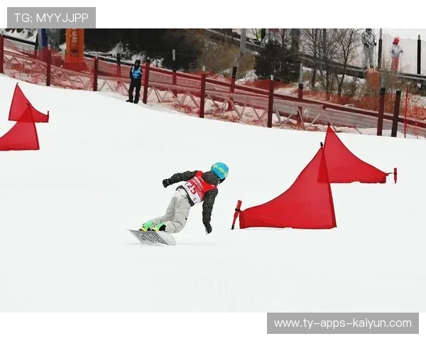 滑雪过弯压雪声爽爆,体验冬季极限快感 滑雪过弯压雪声爽爆,体验冬季极限快感